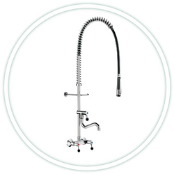 antitorziós elő-öblítő zuhannyal szerelt DELABIE fali nagykonyhai mosogató csaptelep szett antitorziós elő-öblítő zuhannyal szerelt DELABIE fali nagykonyhai mosogató csaptelep szett