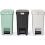 Kép 1/3 - Brabantia StepUp szelektív hulladékgyűjtő szett, 3db pedálos szemetes, 10L - C méret, 91% újrahasznosított műanyag - SU10L-SET