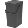 Kép 1/9 - Brabantia Sort & Go konyhai szemetes felnyitható fedéllel, fogantyúval szelektív és komposzt gyűjtéséhez, 12L - C méret, sötétszürke - 109805