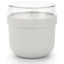 Kép 1/11 - Brabantia Make & Take Breakfast Bowl reggeliző pohár, 500 ml, hő- és fagyálló, felső tárolórekesz (180ml), szivárgás- és légmentes záródás, BPA mentes műanyag, világosszürke - 204203