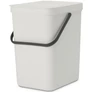 Kép 1/11 - Brabantia Sort & Go konyhai szemetes felnyitható fedéllel, fogantyúval szelektív és komposzt gyűjtéséhez, 25L - J méret, világosszürke - 214400