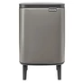 Kép 1/13 - Brabantia Bo Waste Bin Hi hulladékgyűjtő felnyitható, Soft-Close fedéllel, magasított, lábakon álló, műanyag tartály, 7L - B méret, acél, platinaszürke - 227202