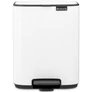 Kép 1/19 - Brabantia Bo Pedal Bin pedálos hulladékgyűjtő szagmentesen záródó Soft-Close fedél, karcsú, négyzetes forma, műanyag tartály, 7L - B méret, acél, fehér - 236884