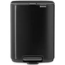 Kép 1/21 - Brabantia Bo Pedal Bin pedálos hulladékgyűjtő szagmentesen záródó Soft-Close fedél, karcsú, négyzetes forma, műanyag tartály, 4L - A méret, acél, matt fekete - 237805