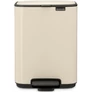 Kép 1/21 - Brabantia Bo Pedal Bin pedálos hulladékgyűjtő szagmentesen záródó Soft-Close fedél, karcsú, négyzetes forma, műanyag tartály, 4L - A méret, acél, világos bézs - 237829