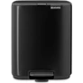 Kép 1/19 - Brabantia Bo Pedal Bin pedálos hulladékgyűjtő szagmentesen záródó Soft-Close fedél, karcsú, négyzetes forma, műanyag tartály, 7L - B méret, acél, matt fekete - 237867