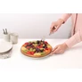 Kép 2/5 - A Brabantia Profile Bake &amp; Mix tortalapát, kétoldali vágóéllel, hőálló, r.m. acél, selyem matt kivitelben tökéletes eszköz torták és pizzák szeleteléséhez és tálalásához.