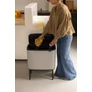 Kép 11/15 - Brabantia Bo Touch Bin nyomófedeles szelektív hulladékgyűjtő, magasított, lábakon álló, műanyag tartály, 11+23L - X+J méret, acél, hamvasszürke - 255007
