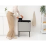 Kép 9/15 - Brabantia Bo Touch Bin nyomófedeles szelektív hulladékgyűjtő, magasított, lábakon álló, műanyag tartály, 11+23L - X+J méret, acél, hamvasszürke - 255007