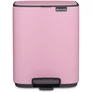 Kép 1/11 - Brabantia Bo Pedal Bin pedálos hulladékgyűjtő szagmentesen záródó Soft-Close fedél, karcsú, négyzetes forma, műanyag tartály, 7L - B méret, acél, rózsaszín-lila - 255366