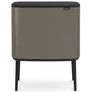Kép 1/10 - Brabantia Bo Touch Bin nyomófedeles hulladékgyűjtő, magasított, lábakon álló, műanyag tartály, 36L - R méret, acél, platinaszürke - 315787
