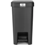 Kép 1/14 - Brabantia StepUp pedálos kuka hulladéktípus jelölő ablakkal, lecsapódásgátló fedél, 16L - D méret, 91% újrahasznosított műanyag, sötétszürke - 800306