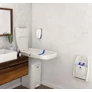 Kép 4/5 - Pelenkázó asztal és fali gyerekültető szék egy közösségi mosdóban.