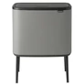 Kép 1/10 - Brabantia Bo Touch Bin nyomófedeles hulladékgyűjtő, magasított, lábakon álló, műanyag tartály, 36L - R méret, acél, betonszürke ásványi textúra - 127205