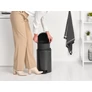 Kép 8/15 - Kiemelhető műanyag tartálya 12L űrtartalmú.