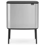 Kép 1/11 - Brabantia Bo Touch Bin nyomófedeles hulladékgyűjtő, magasított, lábakon álló, műanyag tartály, 36L - R méret, r.m. acél, selyem ujjlenyomatmentes - 315848